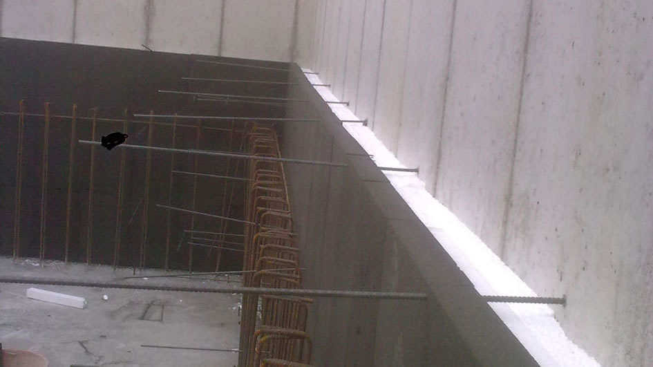 isolazione ad intercapedine per getto muri in cemento armato piscina
